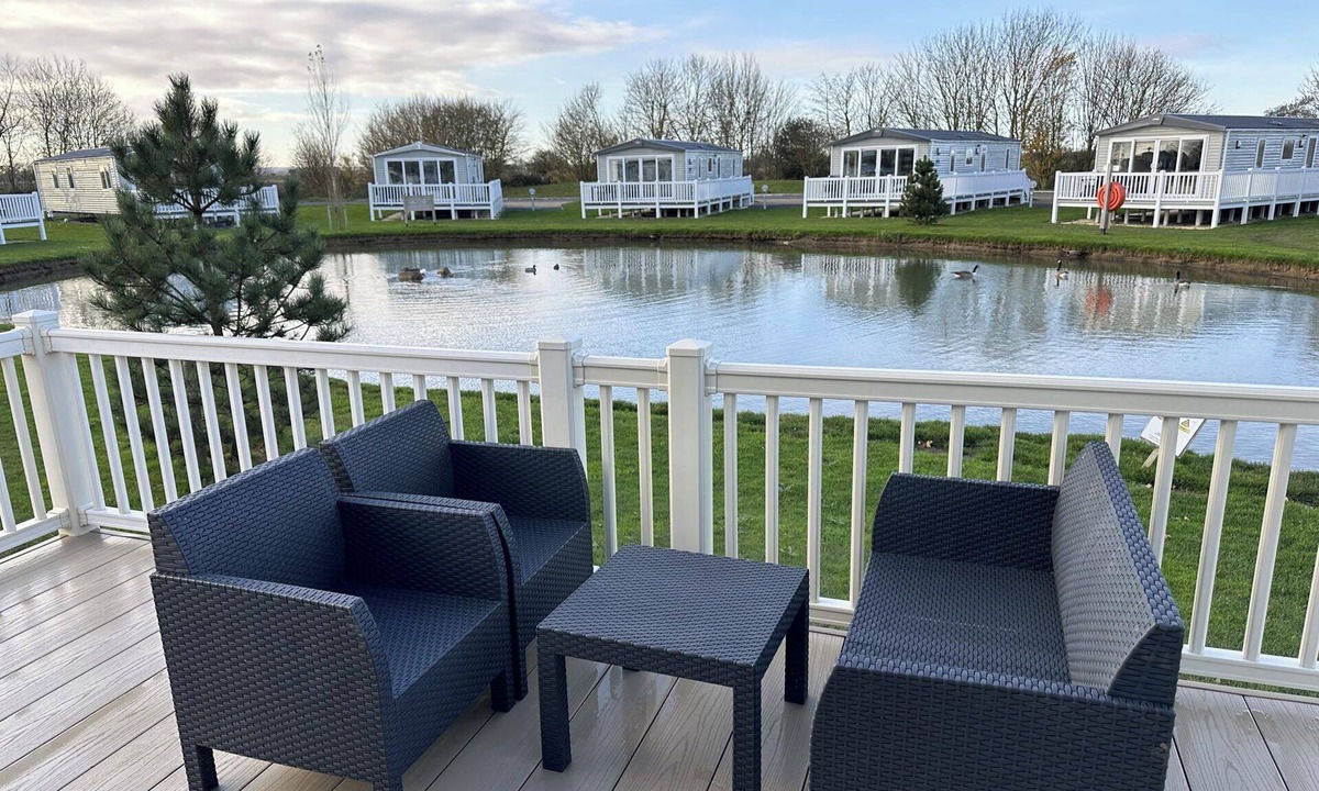 Mablethorpe and Sutton Cabin | Lakeside Caravan Sleeps 8 - Wifi, Parking, Views
