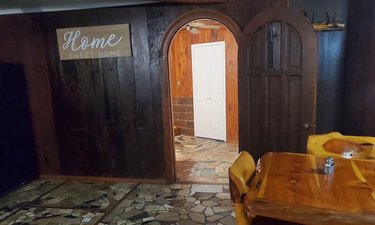 Elmo Cabin | Lakeside Casita Estate Pool