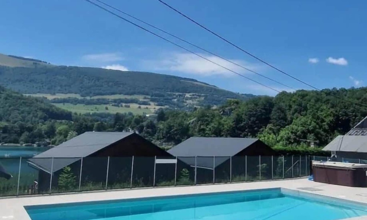 Laffrey Ski Chalet | Lakeside chalet (2A)