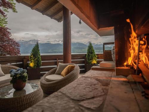 Gunten Apartment | Lakeside Chalet with Panorama View
