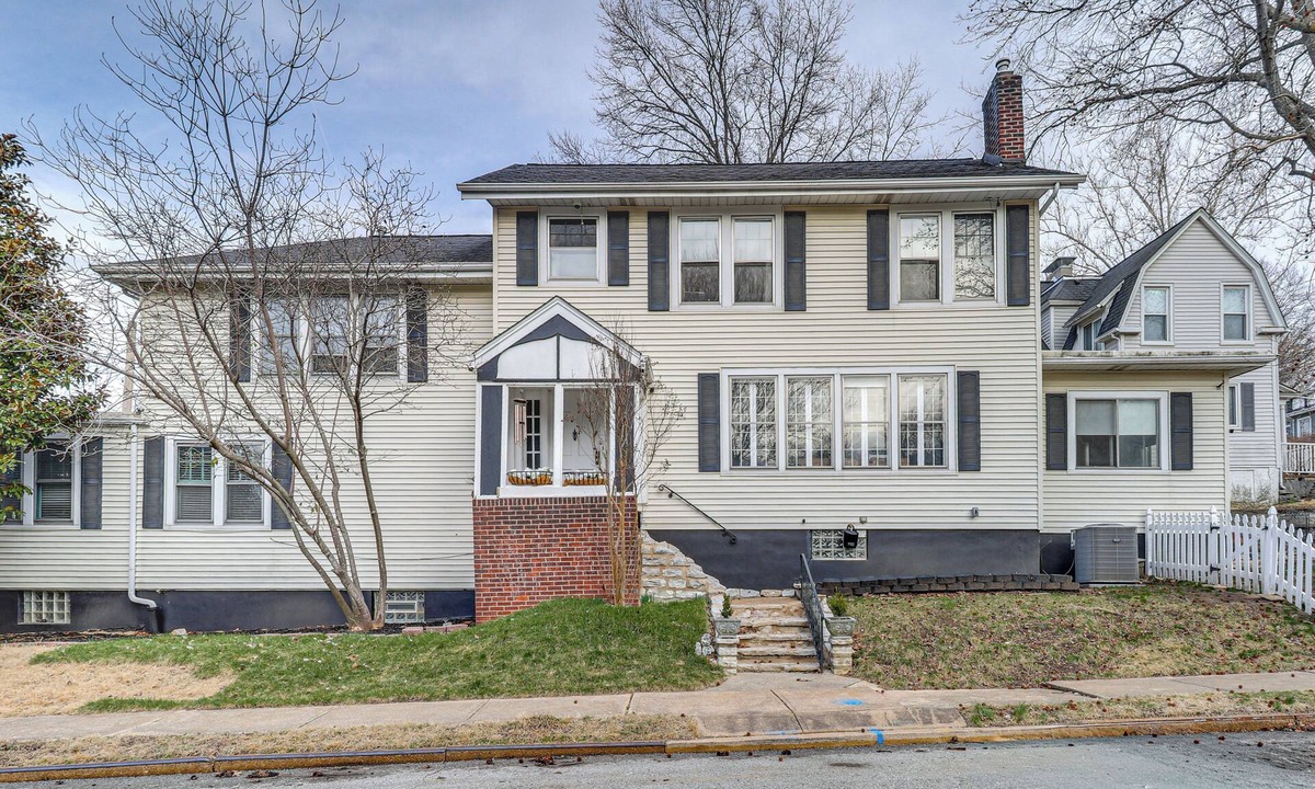 Clifton Heights House | Lakeside Clifton Heights Home Near Forest Park