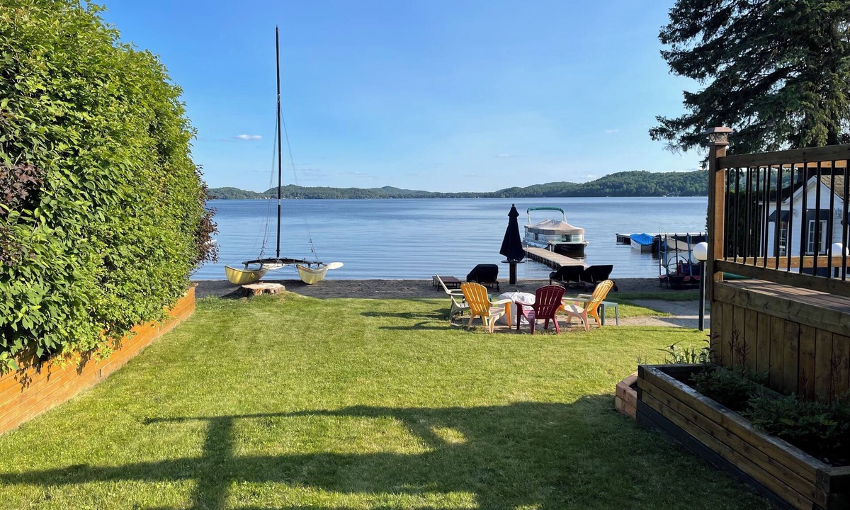 Lac-des-Plages Cottage | Lakeside Cottage with Private Beach Getaway