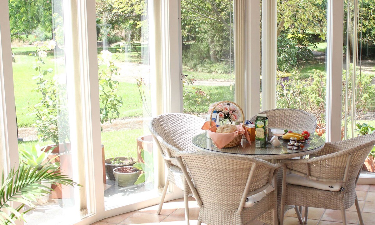 Kilsyth South Cottage | Lakeside Cottage