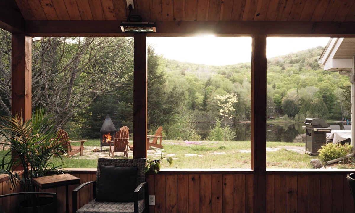 Labelle Ski Chalet | Lakeside cottage | family | Canoe, Kayak | Veranda