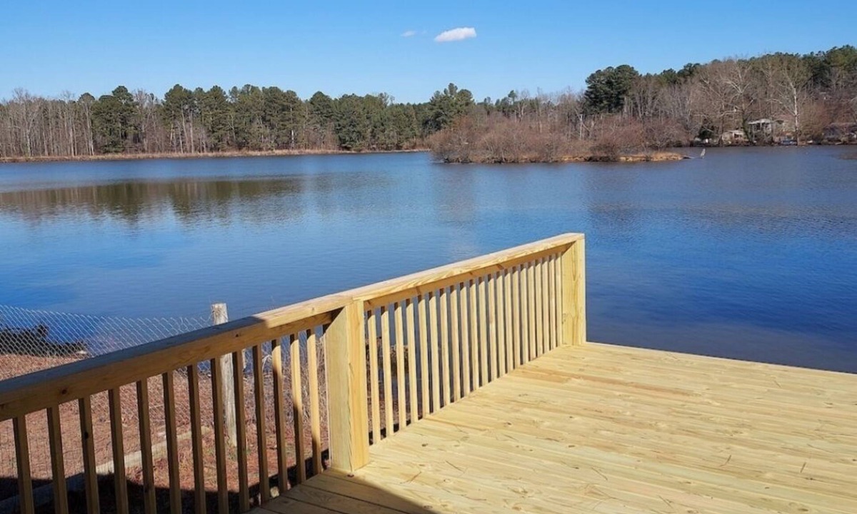 Tunnel Hill Cottage | Lakeside Cottage , Fish from your back deck!