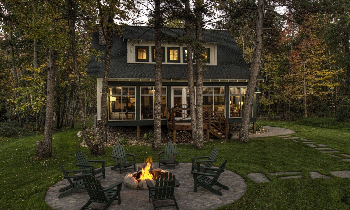 Crosslake Cabin | Lakeside Cottage-Heavenly Porch -Amazing Sunsets-2 Fireplaces-Includes Pontoon!