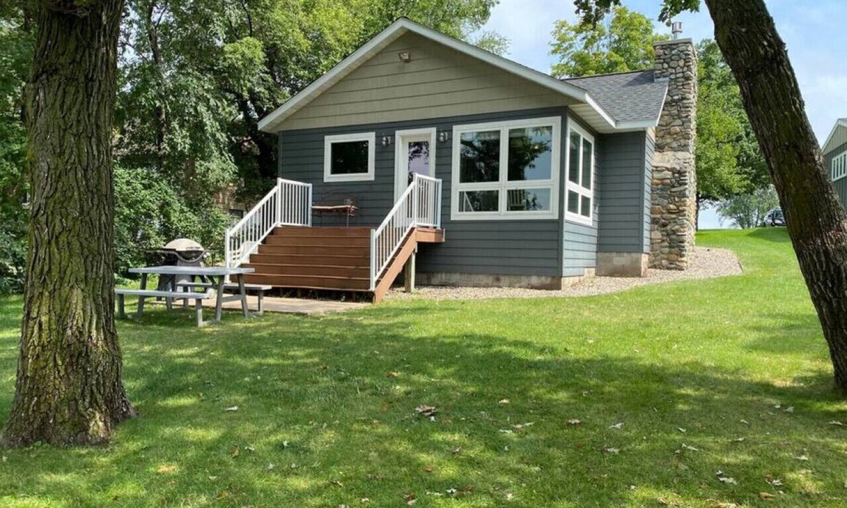 Sauk Centre Cottage | Lakeside Cottage on the Water