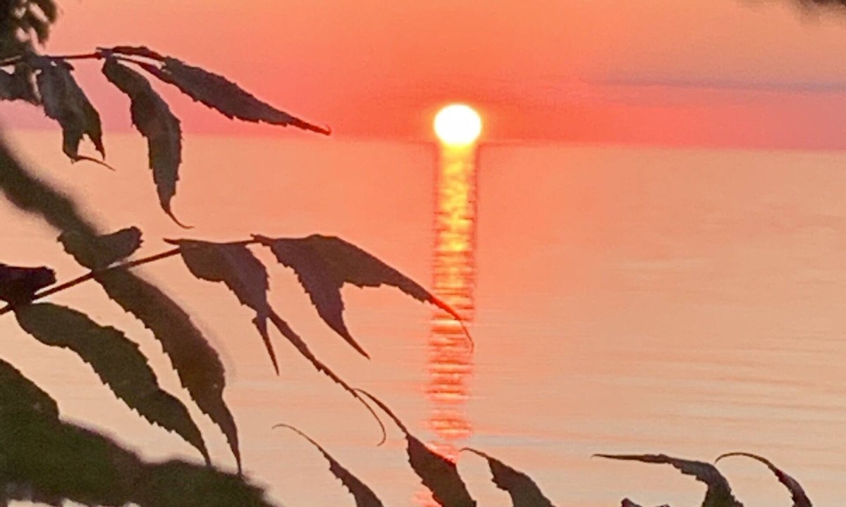 Niagara County Cottage | Lakeside Cottage w/Private Beach and Sunset Views-Niagara
