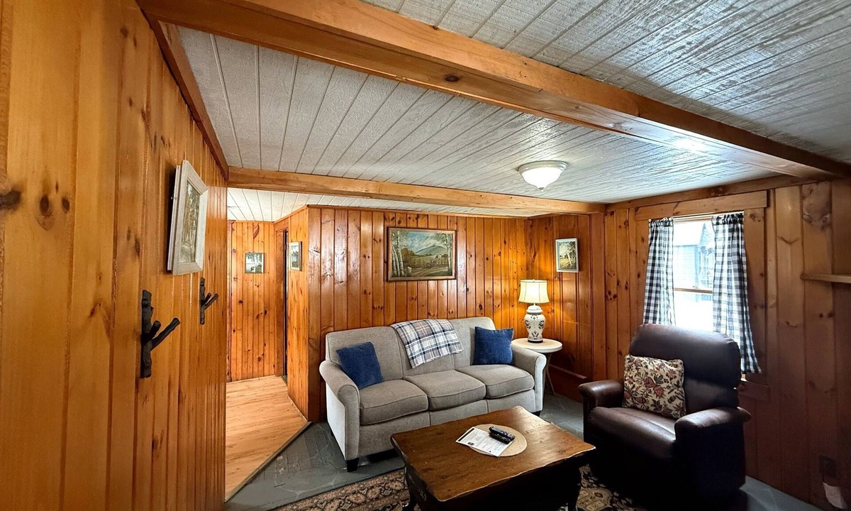 Ashland Cottage | Lakeside Cottage with Kitchen