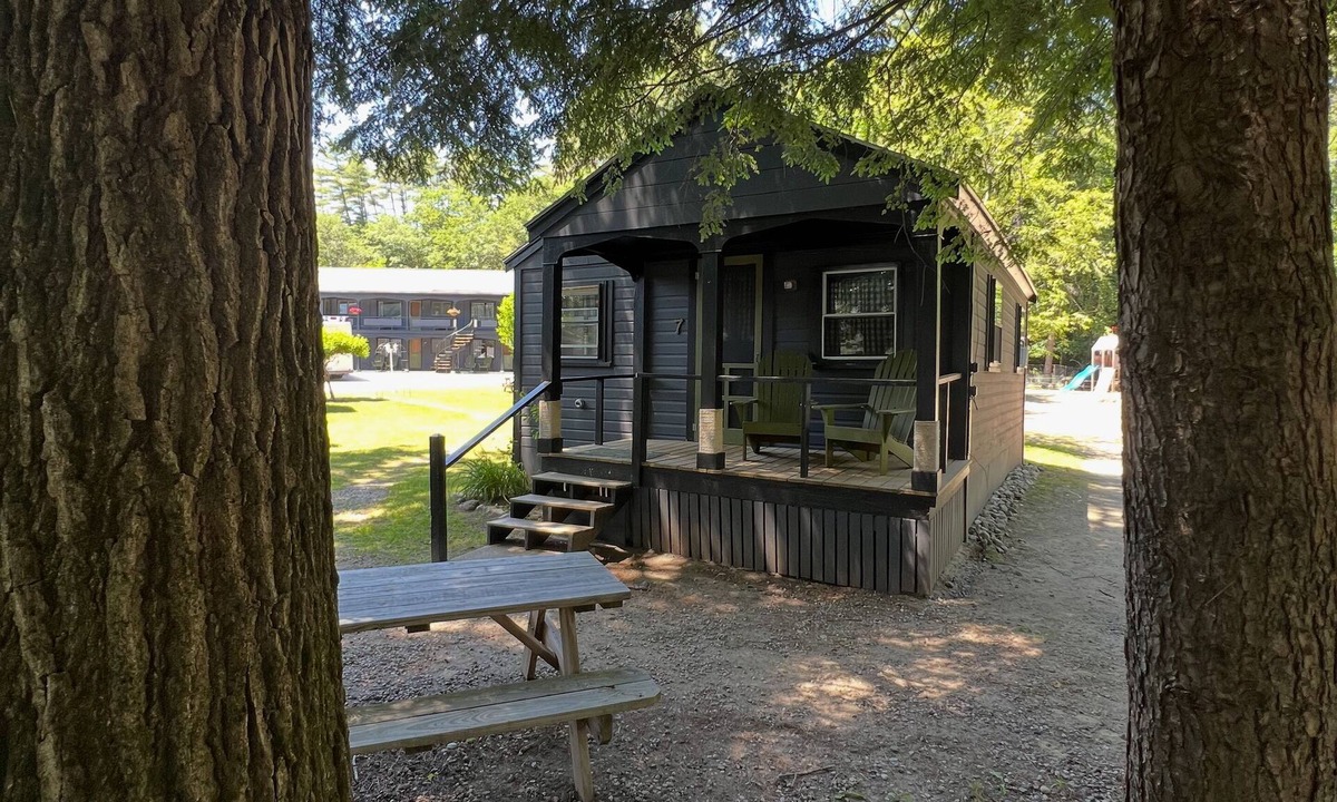 Holderness Cottage | Lakeside Cottage with Kitchen