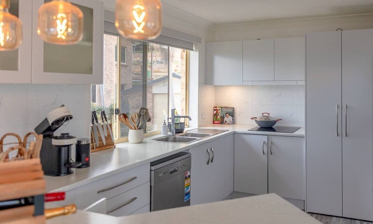 Fishing Point House | Lakeside Escape