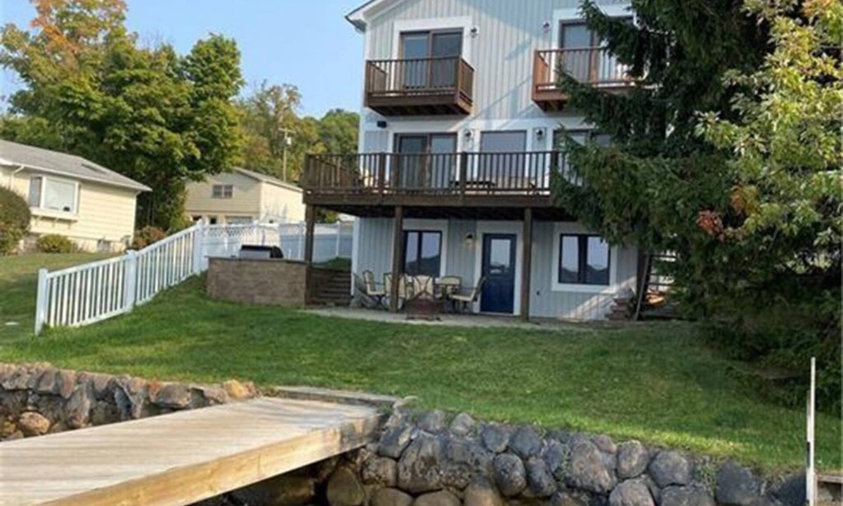Rushville House | LakeSide Escape on Canandaigua Lake : Finger Lakes