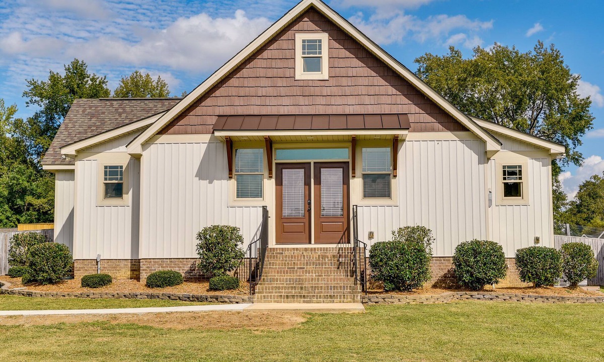 Benson Cabin | Lakeside Farm Sanctuary! 30-Acre Benson Retreat