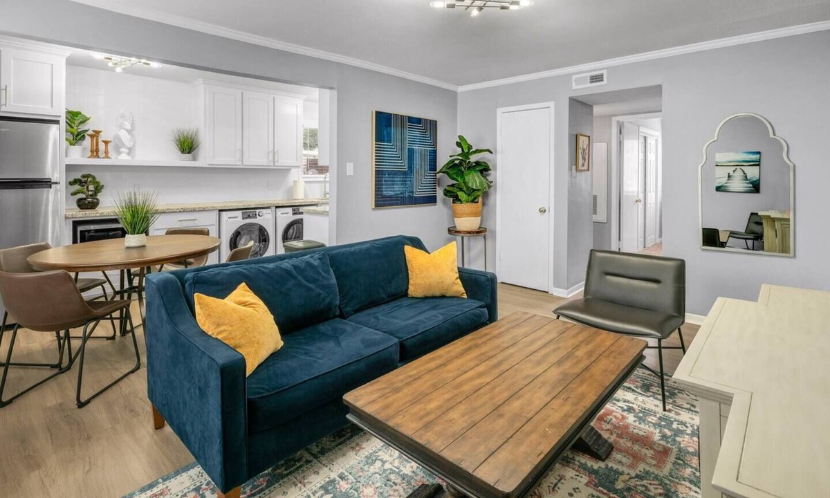 College Station Apartment | Lakeside: First floor/King Beds