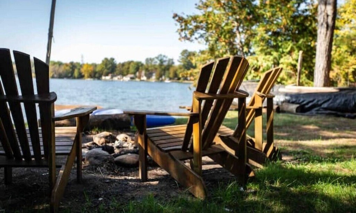 Rama House | Lakeside Gem with stunning viewsn