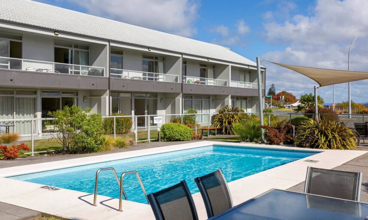 Hilltop Apartment | Lakeside Gem: Your Modern Retreat