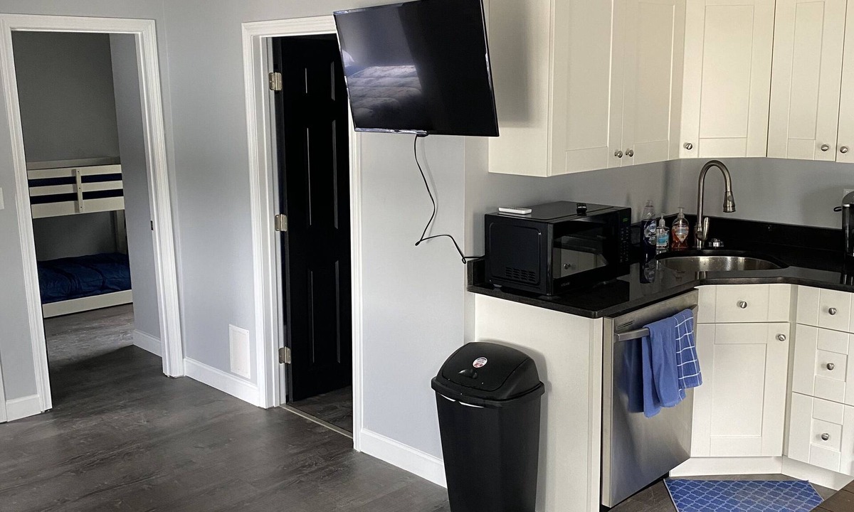 Northwood House | Lakeside get-a-way with private beach and dock