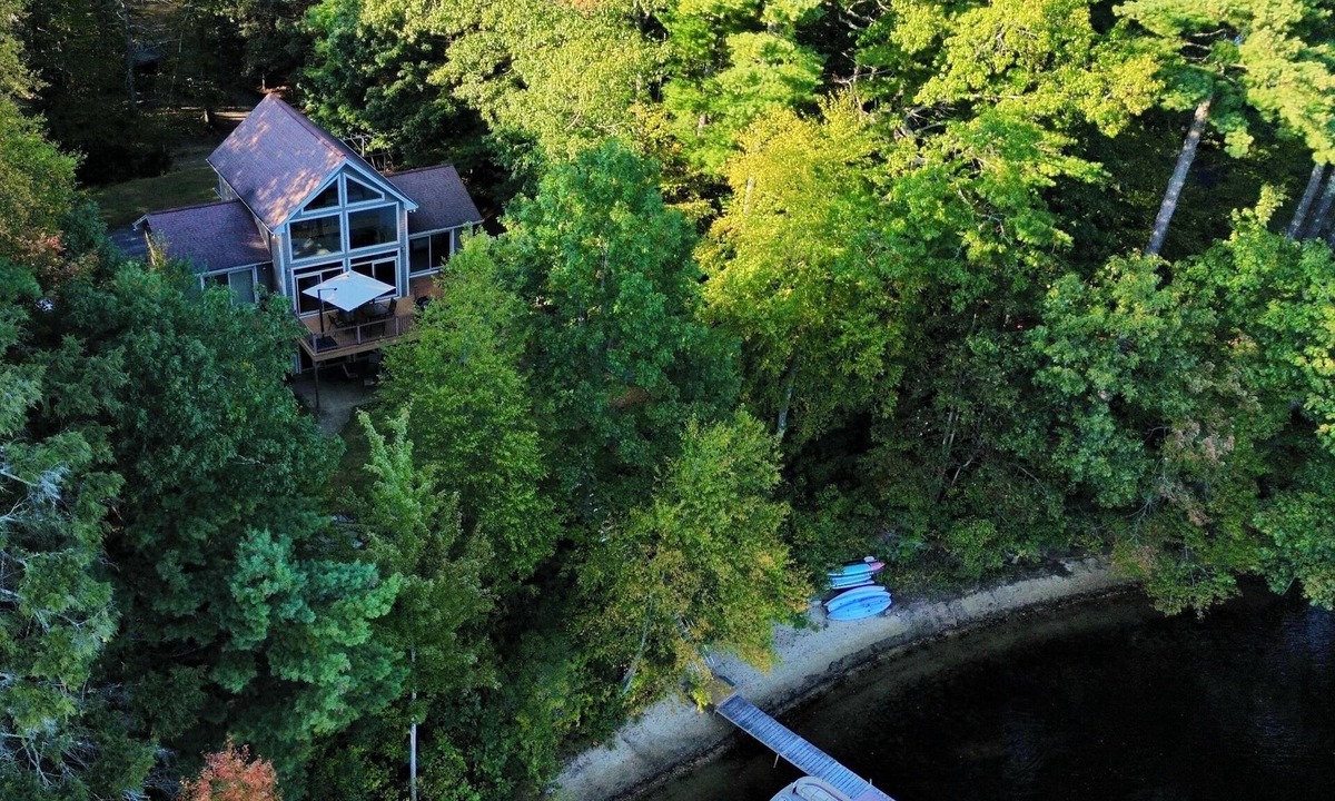 Sturbridge House | Lakeside Getaway! Gorgeous views! Sleeps 8+