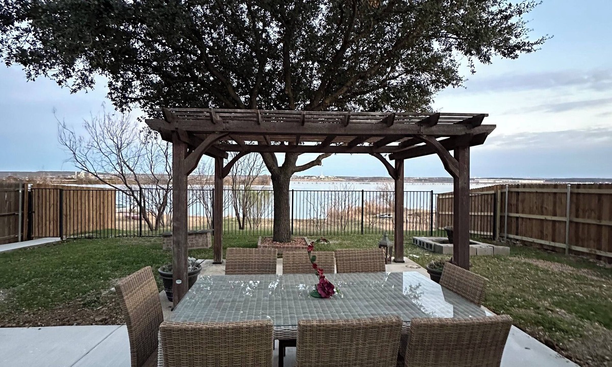Grand Prairie House | Lakeside Getaway Near AT&T Stadium, Globe Life, Six Flags & Epic Waters
