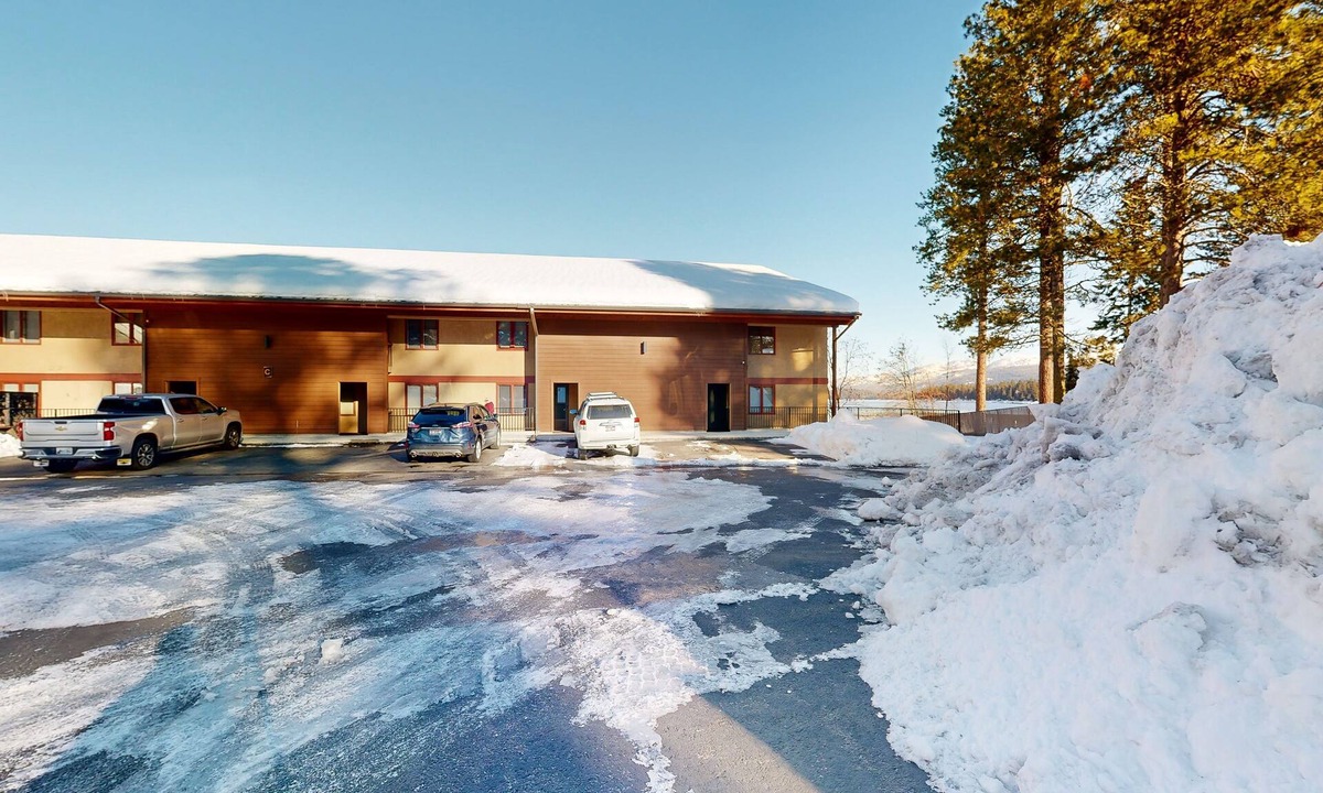 McCall Condo | Lakeside Getaway w/Shared Pool, Beautiful Views, & Private Beach Access