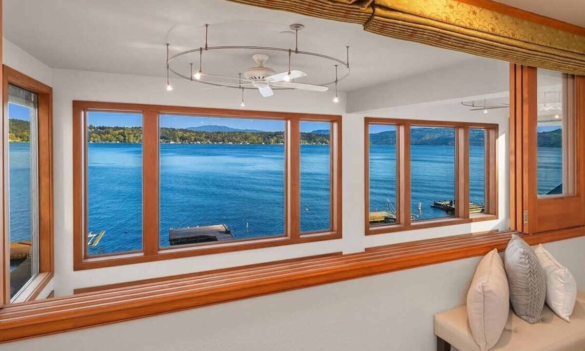 Bellevue House | Lakeside Haven Escape