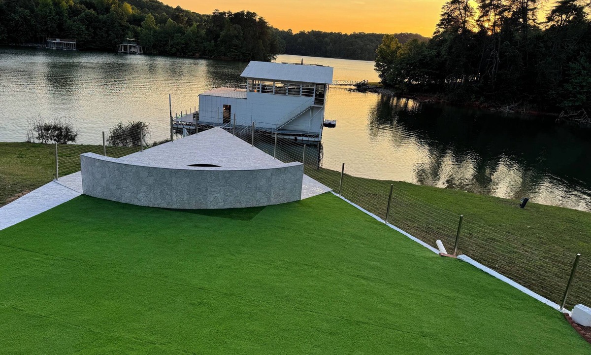 Gainesville House | Lakeside Haven: Hot Tub! Wi-Fi! Free Parking! Private! Beach! Centrally located.