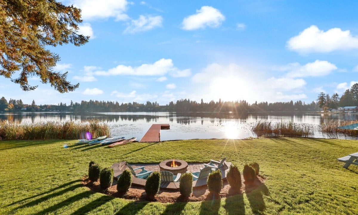 East Olympia House | Lakeside Haven Olympia