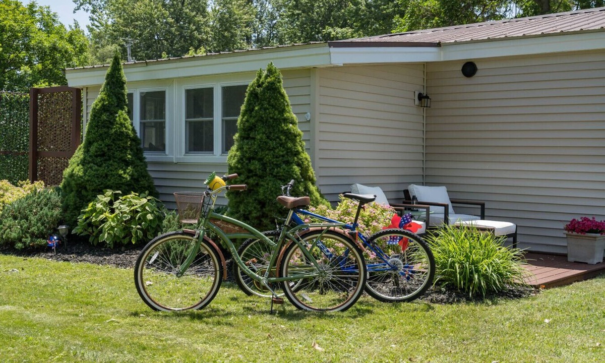 Town of Hounsfield House | Lakeside Haven- Sackets Harbor, Firepit, Bikes, Updated cottage