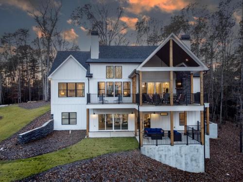 Reed Creek House | Lakeside Haven with Gourmet Kitchen