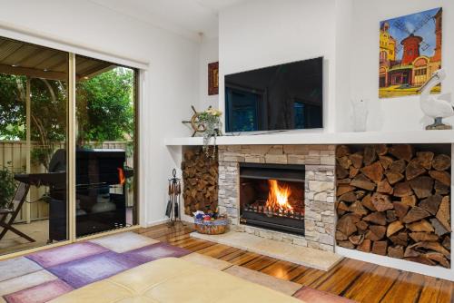 Wyee Point House | Lakeside Hideaway