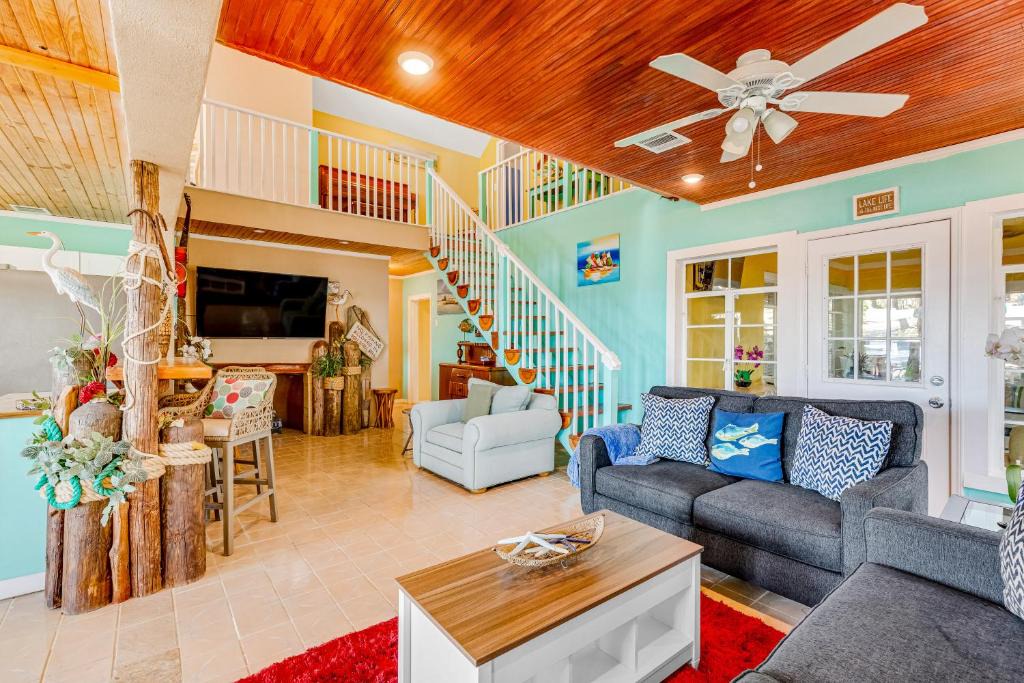 Rocky Ridge House | Lakeside House