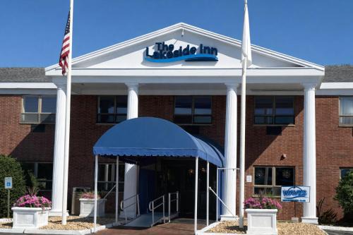 Wakefield Hotel | Lakeside Inn