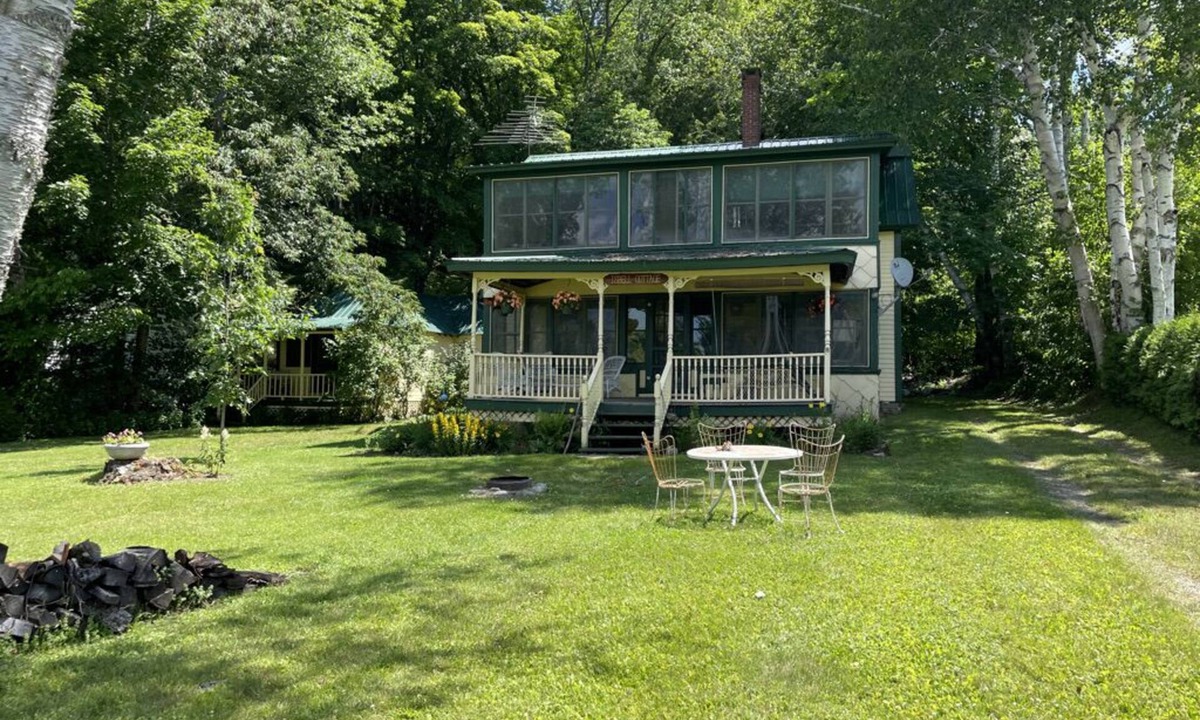 Westmore Cottage | Lakeside Isbell Cottage and Isbellita Guest Cottage