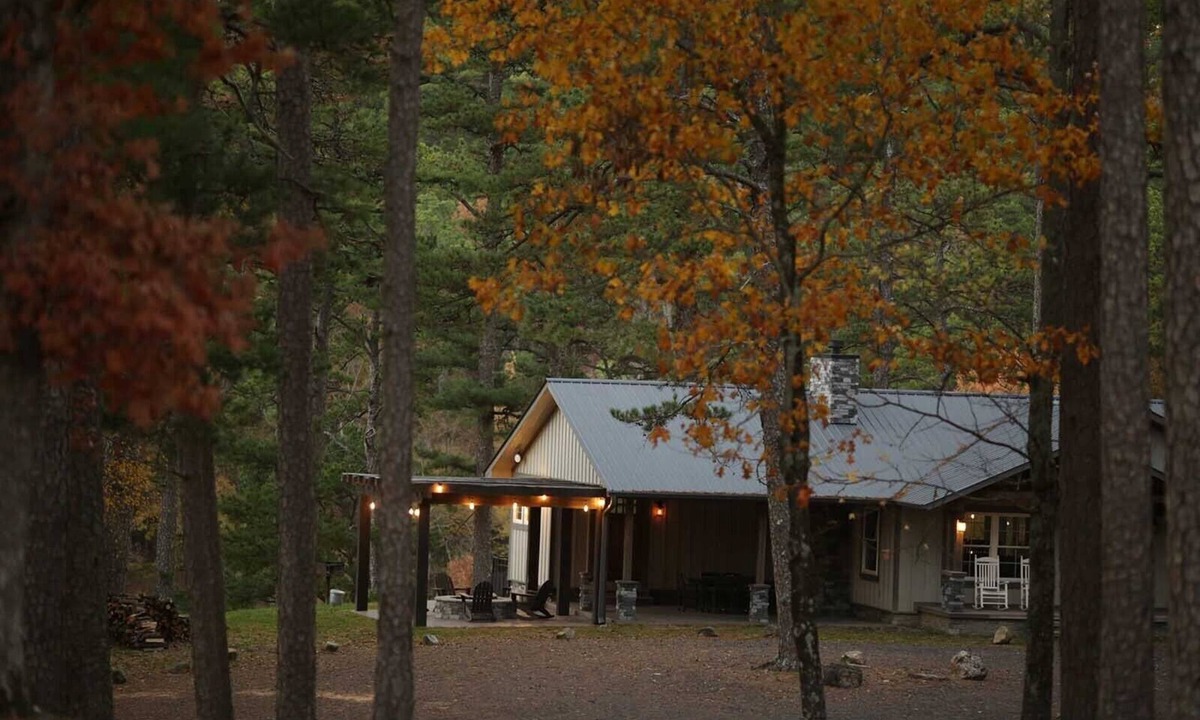 Mena Cabin | Lakeside Lakehouse | Hot Tub | Kayaks | Fishing | ATV Trails