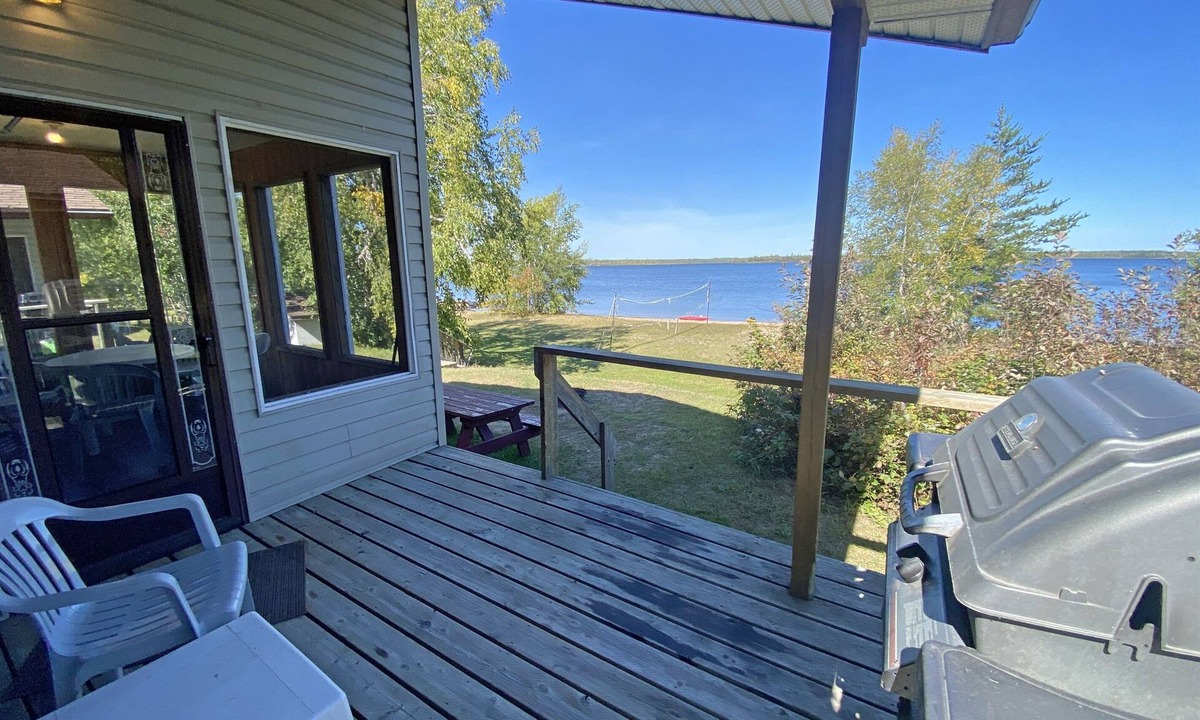 Falcon Lake Cabin | "Lakeside Landing" Escape to paradise