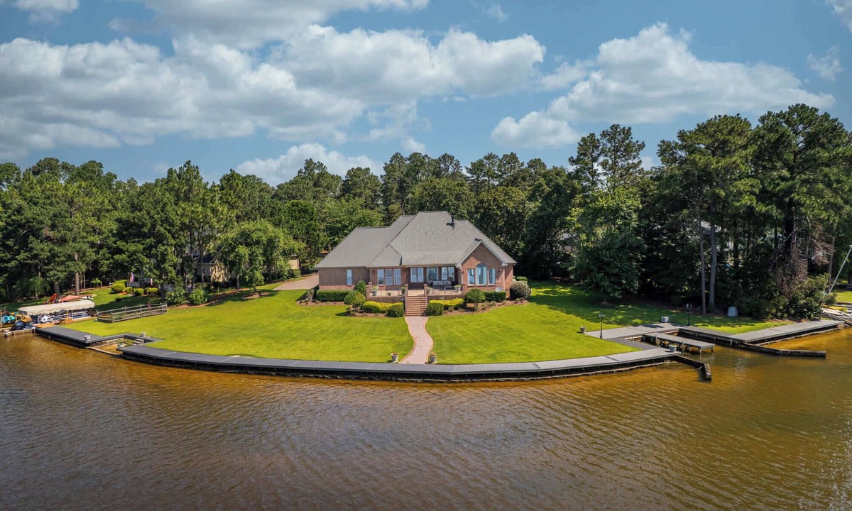 Olivia House | Lakeside Lane Retreat