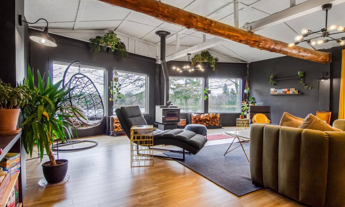 Erbs Cove House | Lakeside Lodge Bay of Fundy