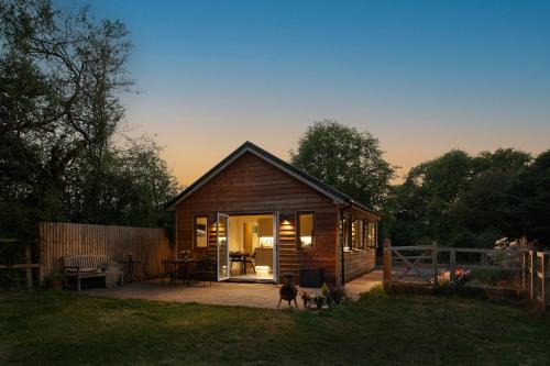 Eastleigh House | Lakeside Lodge