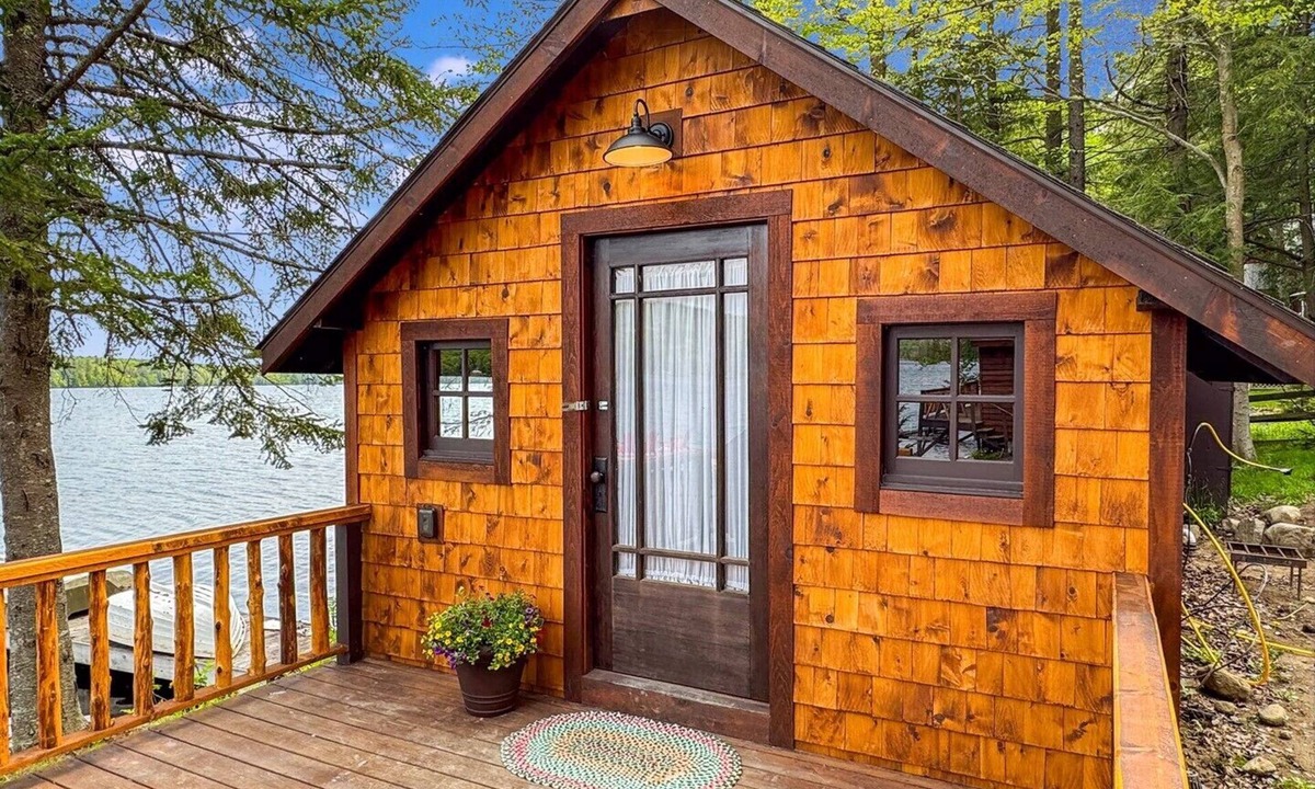 Inlet Cottage | Lakeside Lodge - Lakeview Cottage on 7th Lake