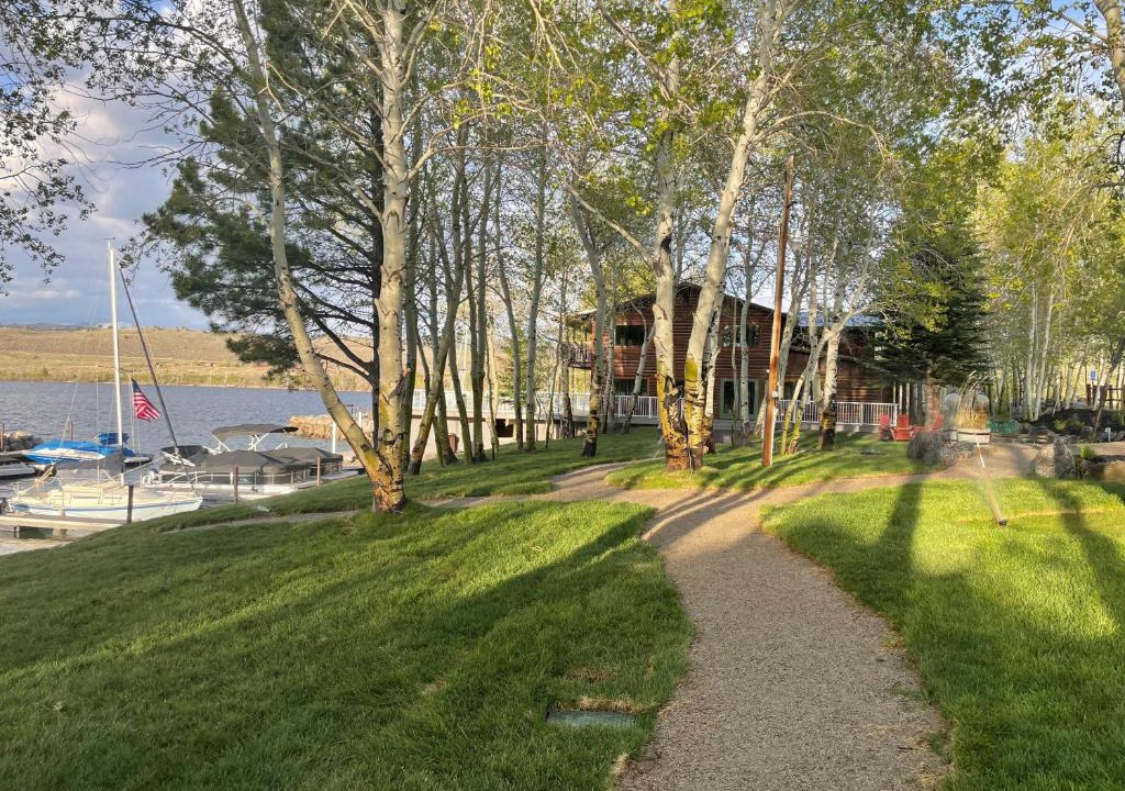 Pinedale Resort | Lakeside Lodge Resort and Marina