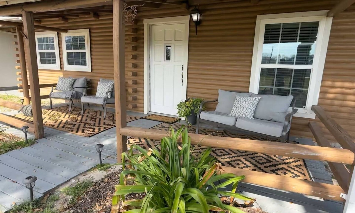 Flour Bluff Cabin | Lakeside Log Cabin Retreat- Close to Beach + Fishing + Boat Parking