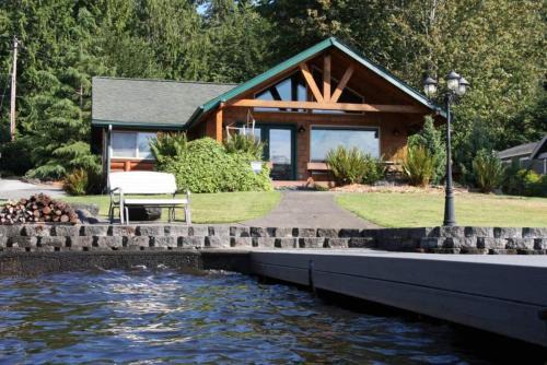 Eatonville House | Lakeside Log Cabin! Blessings & Memories Abound!