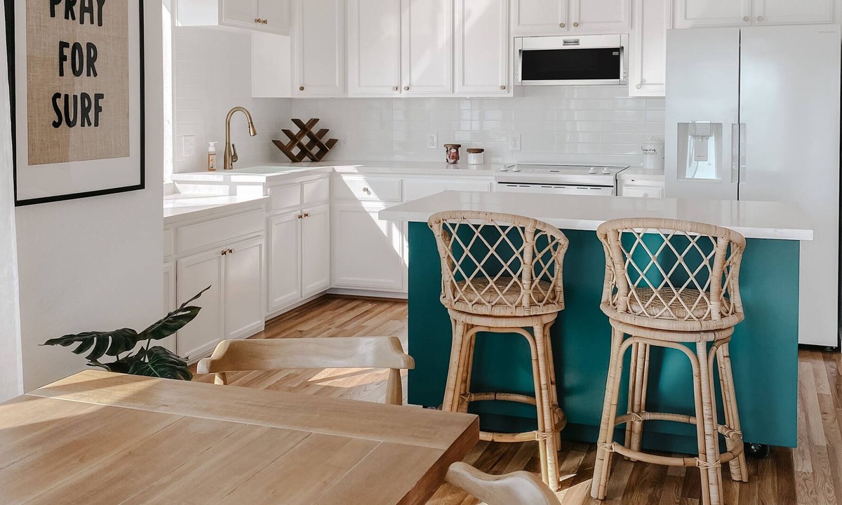 Wilbur Springs House | LAKESIDE LOVESHACK / modern + cozy with firepit