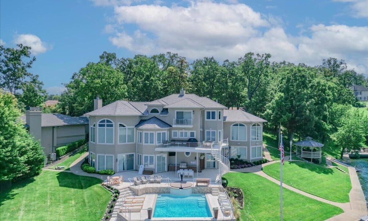 Osage Beach House | Lakeside Lux Where EVERY Luxury Awaits