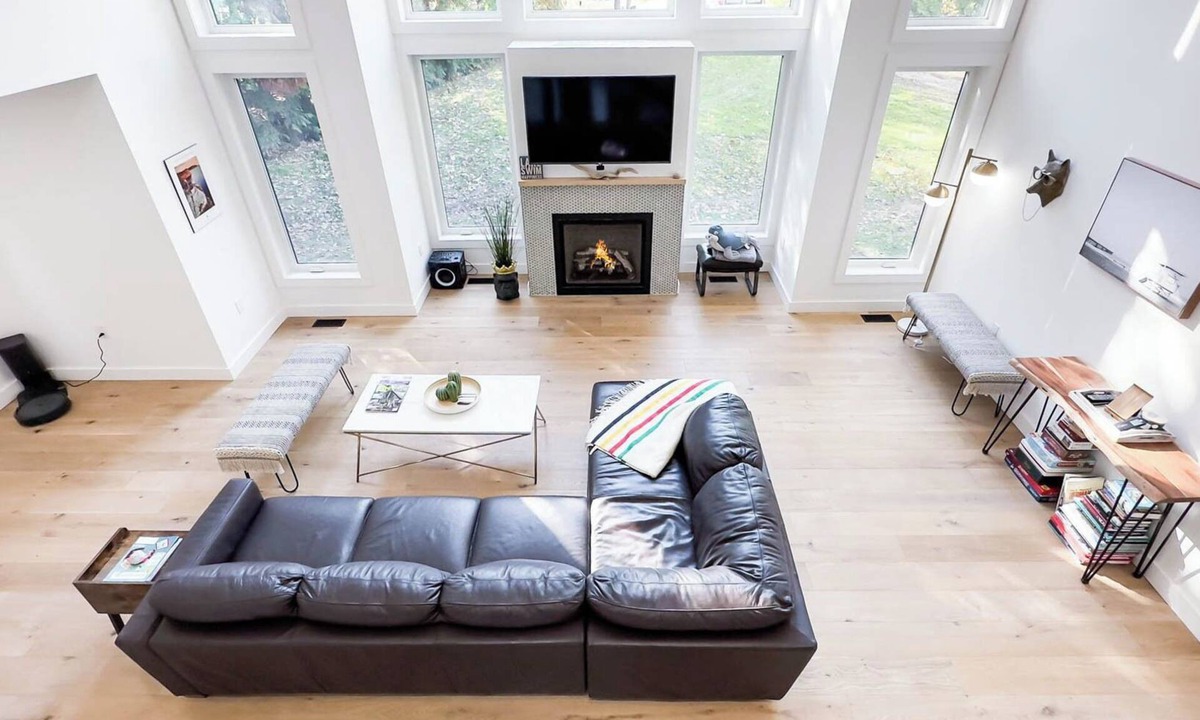 Bluewater Cottage | Lakeside Luxury: King Bed, Gas Fireplace