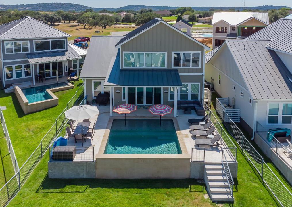 Kingsland House | Lakeside Luxury Villa with Swimming Pool, Boat Lift