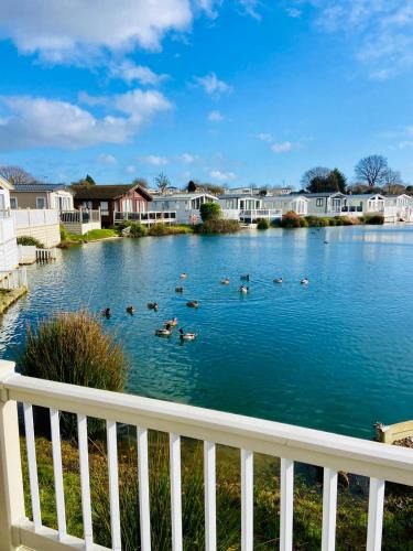 Clacton-on-Sea House | Lakeside mini lodge