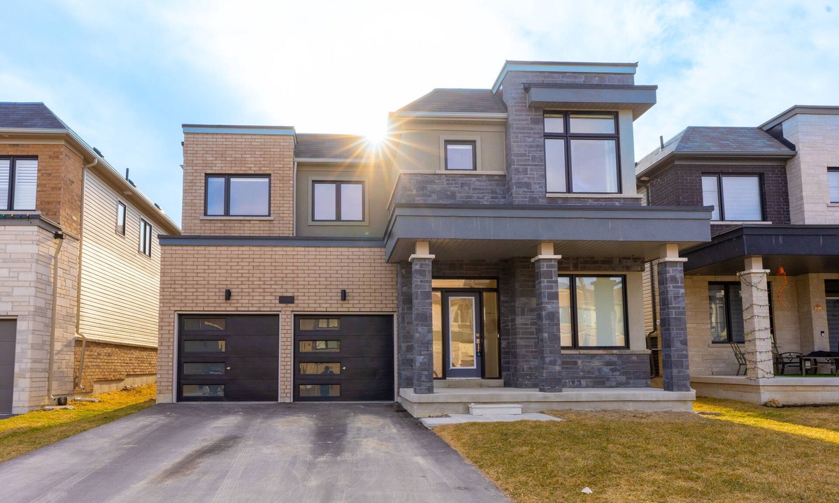 Bowmanville House | Lakeside Modern House 4BR - Steps to the lake