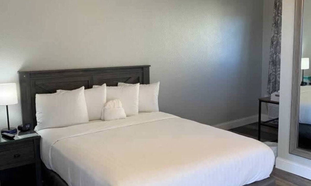 Ashland Hotel | Lakeside Motel