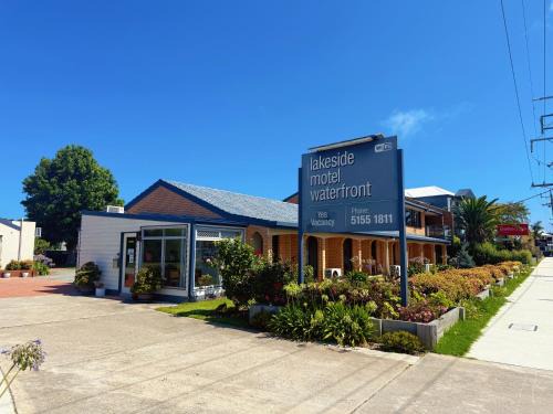 Lakes Entrance Hotel | Lakeside Motel Waterfront